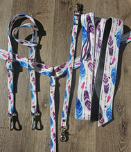 Load image into Gallery viewer, White feathers tack set