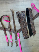 Load image into Gallery viewer, Pink camo tack set
