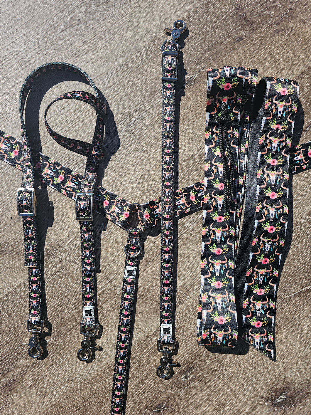 Steer skulls tack set