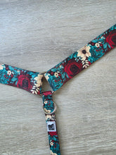 Load image into Gallery viewer, Patriotic flowers breastcollar
