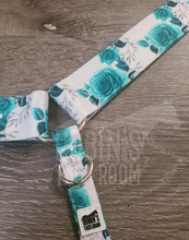 Load image into Gallery viewer, White and teal roses breastcollar
